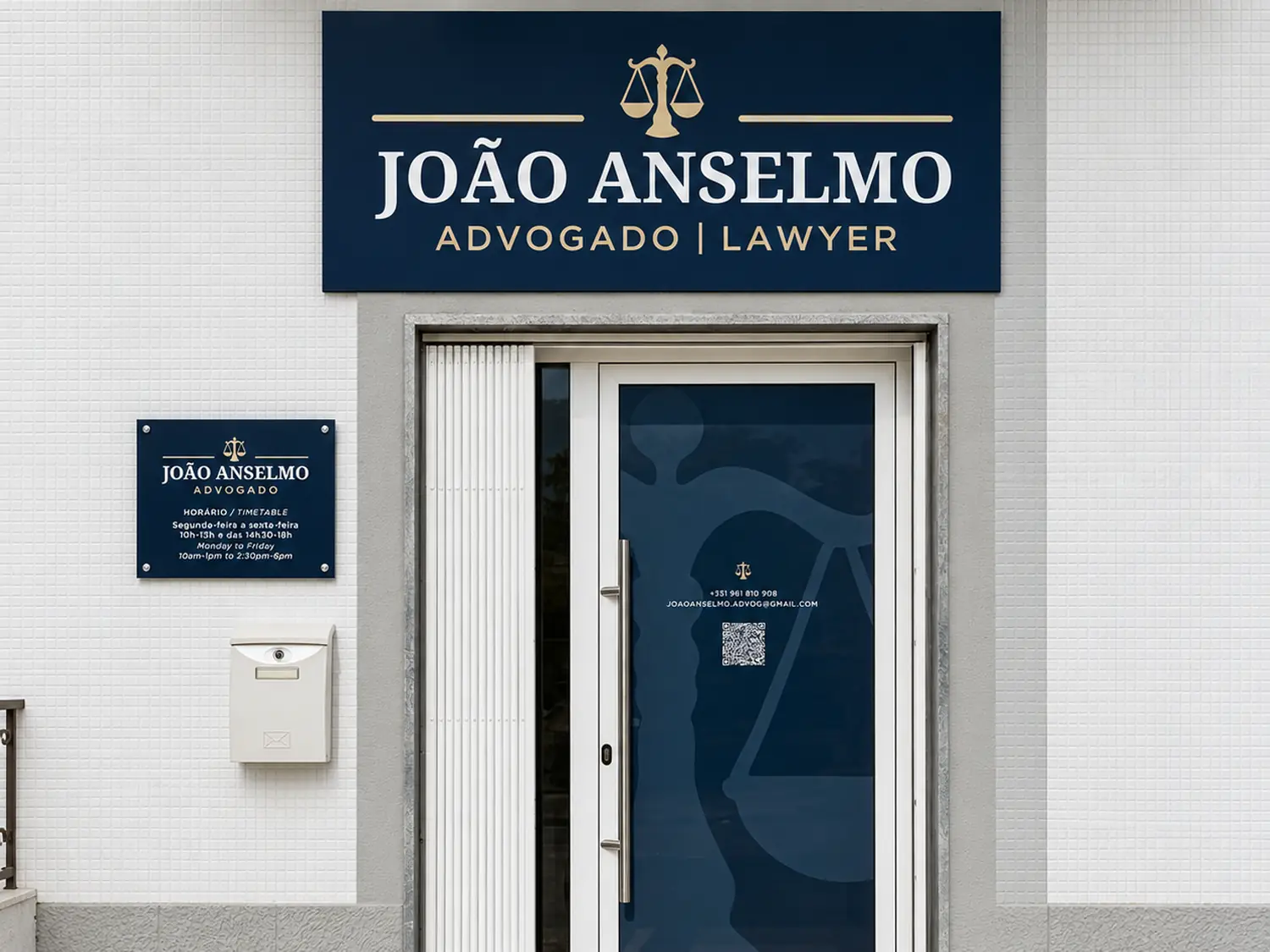 Fachada do escritório de João Anselmo, na Rua da República, em Almancil